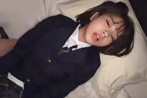 男の欲望を駆り立てるピュアな制服美少女。着衣セックスでスカートに精子をぶっかける