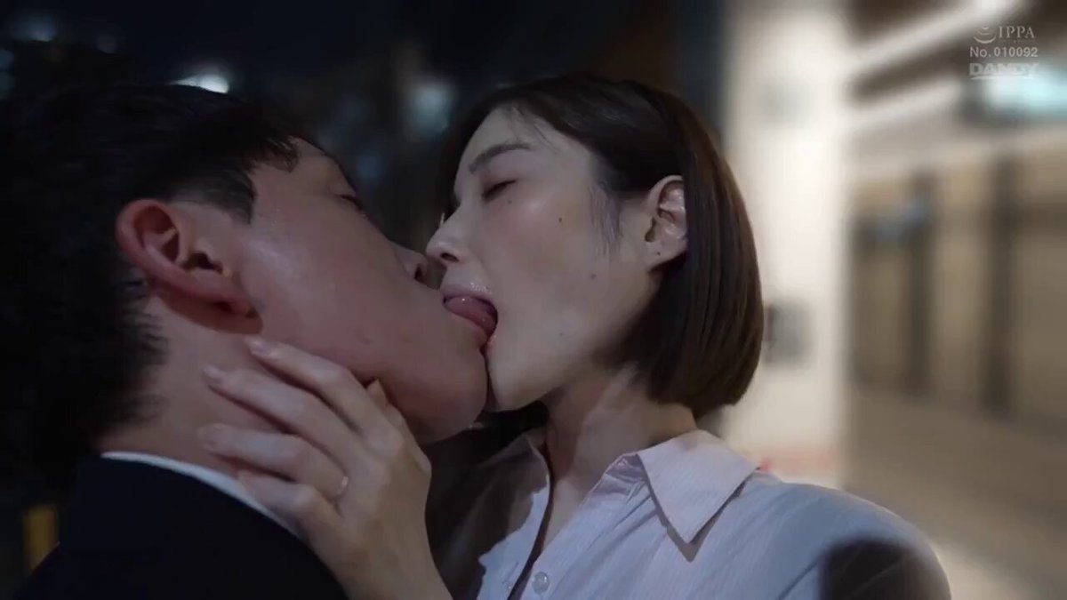 通行人は二度見する!ドラマの主人公のような不意打ち路上キスで火がついたホロ酔い人妻上司は浮気欲が止まらない Post