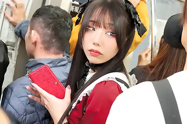 地雷系女子が背後から抱きつかれて…痴漢師の手マン責めでガクガク悶える！ Post155