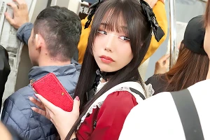 地雷系女子が背後から抱きつかれて…痴漢師の手マン責めでガクガク悶える！