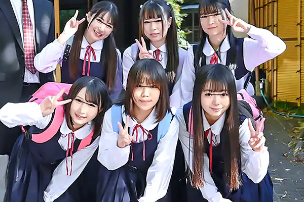 修学旅行中の美少女と露天風呂で2人きりに…小さいお口でデカマラを咥える！