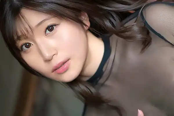 年齢を隠したミステリアスな愛人がAVデビュー。激しい立ちバックで巨乳を揺らしイキ狂う 東実果