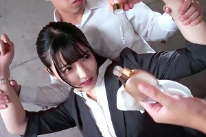 謎のリキッドで感度がバグる！女教師が手マン責めに喘ぎ狂う 彩月七緒