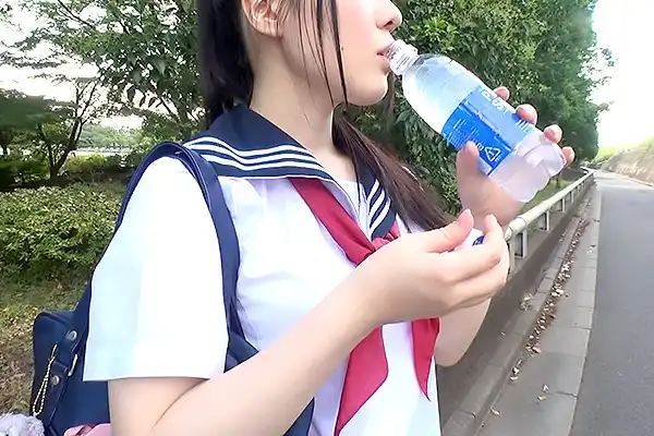 高瀬りな 清楚に見えて本性はドスケベな美少女JK。マシュマロ巨乳を揺らして種付けピストンで大絶頂