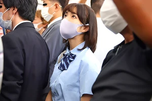 倉本すみれ 満員電車で見かけた美少女JK。痴漢で濡れた剛毛マンコを駅弁で突きまくって中出し！