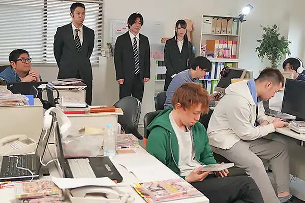 スクール水着を着せられて…新人ADが撮影用おもちゃで責められ快楽堕ち！ 月野江すい