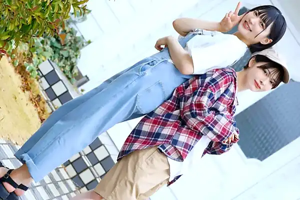 ボーイッシュ女子2人がエロに目覚める！幼馴染とオナニーを見せあって乱れる 小松本果 虹村ゆみ