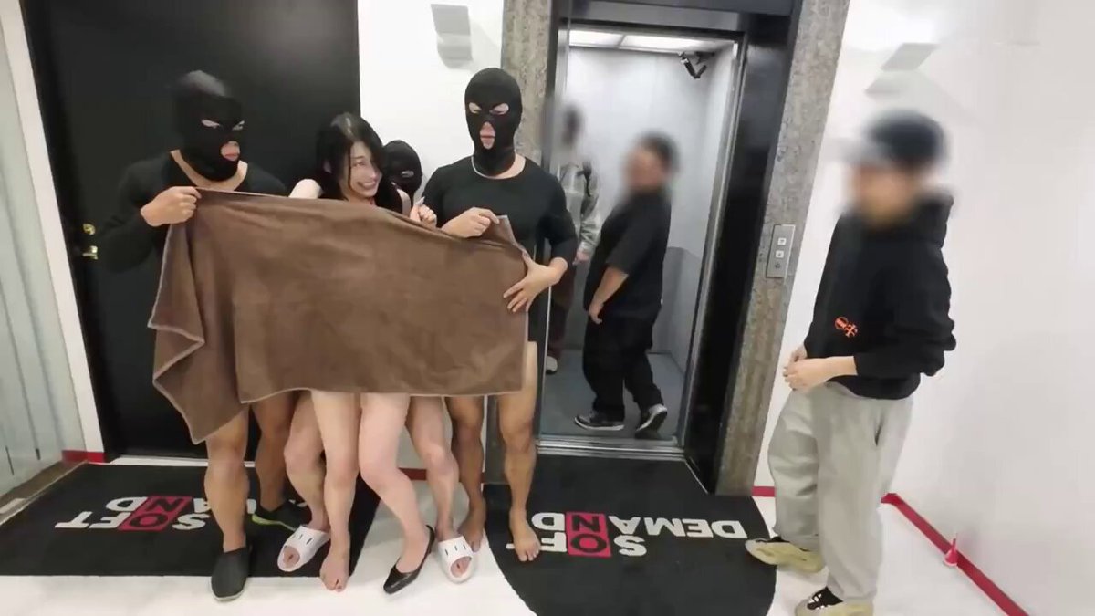 平日のオフィスでデカチン即ハメ。秘書がパンパン響かせるハードピストン 守屋よしの