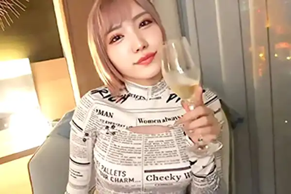クラブナンパしたギャルの正体はド痴女！背後から男に抱きついて手コキ責め 春陽モカ