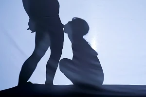 シルエットクイズを口実に彼氏の前で！女子大生が背徳フェラ奉仕に堕ちる