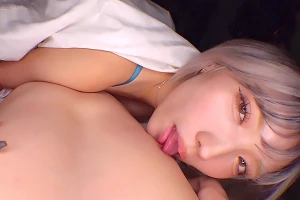 同窓会で再会した巨乳ギャルの誘惑に抗えない。ラブホで激しい乳首舐めに理性を狂わされる 春陽モカ