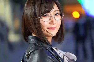 ほろ酔いのメガネ腐女子が淫らに豹変！指責めに耐えきれず潮吹き快感地獄