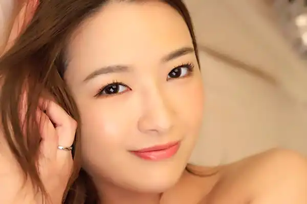 人気AV女優がガチハメ撮りで赤面！鏡に映る姿を見ながら立ちバック 向井藍