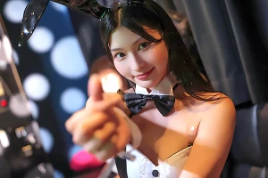 バニーガール衣装のシングルマザー！授乳手コキでたっぷり甘やかしてくれる 本庄鈴