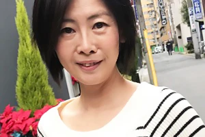 野村さちこ ショートカットの五十路熟女妻とハメ撮りセックス。浮気棒に跨がり騎乗位で腰振り