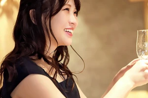 S男子に責められたい願望が爆発！マゾ美女が電マで絶叫イキ