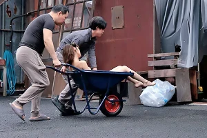 酔い潰れたスレンダー美女が連れ去られて…ディルド責めの快楽に沈む！ 倉本すみれ