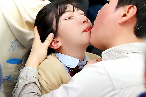 オルチャンメイクの制服JKを電車痴漢！パンツの中に手を突っ込んで愛撫スタート Post155