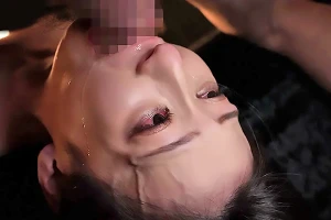 喉奥までデカマラを突き刺された人妻が…青筋立てながらイラマチオ!
