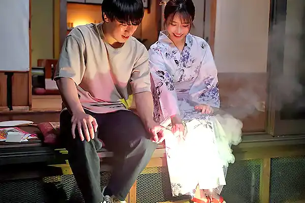 幼馴染同士の想いが通じ合った瞬間訪れる甘い夜–花火のあと浴衣のまま深いキスへ溺れていく 河北彩伽 Post155