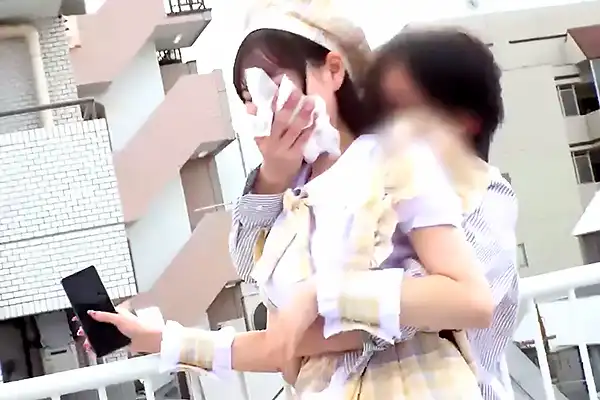 休憩中のコンカフェ嬢を屋上で拉致！意識喪失した元アイドルのマンコをレイプ魔が舐めまくる
