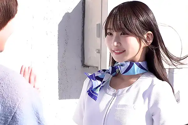 休憩中の可愛すぎる美容部員をナンパ！舌を絡ませ合う濃厚ベロキスで淫乱スイッチが入る