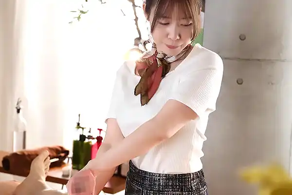 エステ客のデカチンに抗えない美人妻。ついに我慢できず咥えてフェラ 夢乃あいか Post155