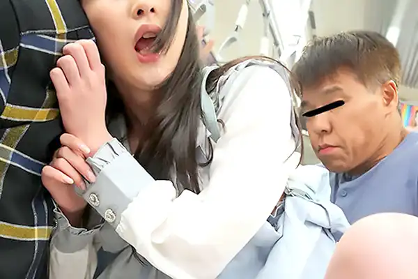 痴漢男に犯されて美脚がガクガク震える地雷系女子！中出しされて痙攣が止まらない