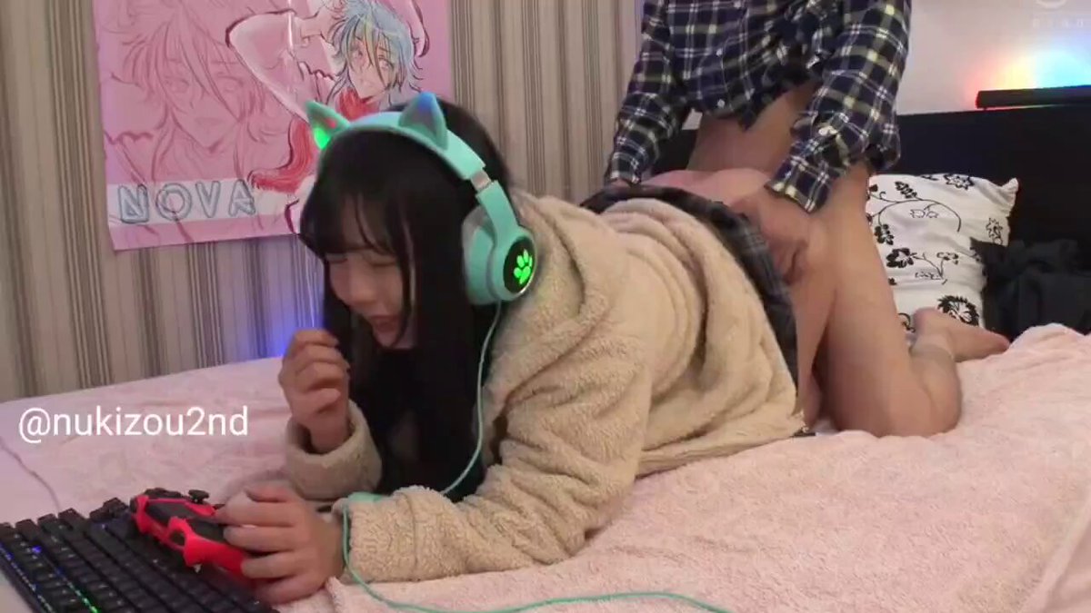 お尻を突き出しサイレントおねだり！ゲームに夢中でボクの話を無視するゲーマー妹。頭にきて妹のチクビを触ったけど無視！でも実は感じていたらしく… Post