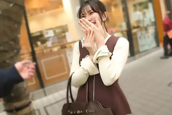 【ナンパTV】乾燥時期にボディクリームで色白マシュマロ保育士をナンパGET！ホテルで自らマ●コ弄りだしブルンブルンおっぱい大乱交