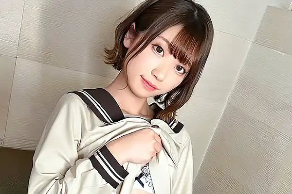 制服姿の美少女が恥じらいを見せる！ホテルでクンニ快感に乱れる瞬間 奈築りお