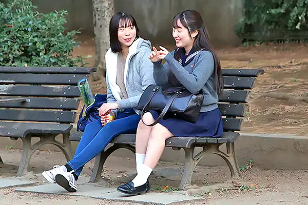娘を守るために身を挺した母親が…侵入者の手マン責めで潮吹きが止まらない！ Post155