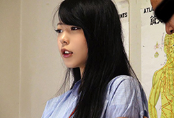 歌舞伎町整体治療院から流出。ロリ少女の体に興奮するロリコン整体師に…