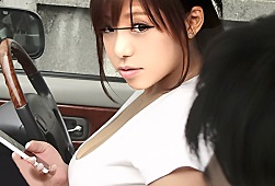 目の前に止まった車の助手席にいる、すまし顔した女の胸があまりにも大きくて…