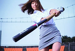 稲村亜美 神スイング・神ピッチングの美少女、普通にアレを見せて三塁手を勃起させるｗｗｗ