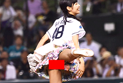 SKE48・惣田紗莉渚の始球式がノーパンにしか見えない…（GIFあり）