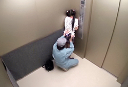 【流出】エレベーターの監視カメラが捉えた小●生のレイプ現場がヤバい…