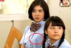 松岡茉優 さん、過去のパンチラと乳首ポッチを晒される・・・（動画あり）