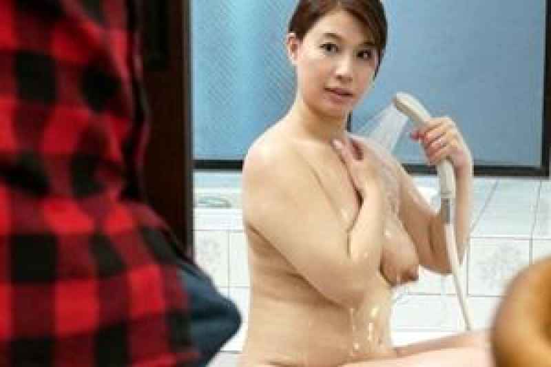 濡れそぼる、母の乳房を、見ていたら。 大町なつみ
