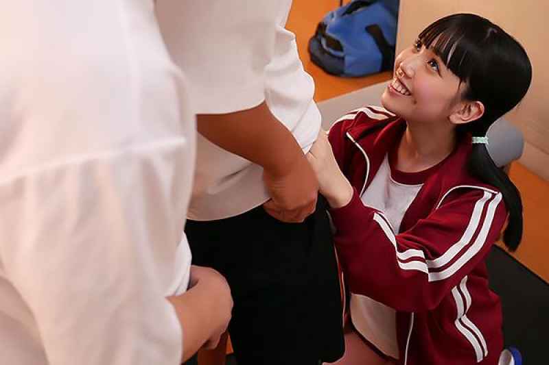 僕のお姉ちゃんは、チ○ポしゃぶり大好き女子マネージャーです。放課後の部活終わりに誰かをこっそりフェラ誘惑して射精させまくっていて…最後は僕も誘惑されて…。 工藤ゆら