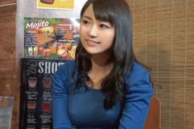「おばさんを酔わせてどうするつもり？」若い男女で溢れ返る相席居酒屋で一人呑みしている熟女を狙い撃ちで口説いてお持ち帰り！寂しさと欲求不満が募った素人奥さんの乾いたカラダはよく濡れる！！ 総集編5 20人8時間2枚組